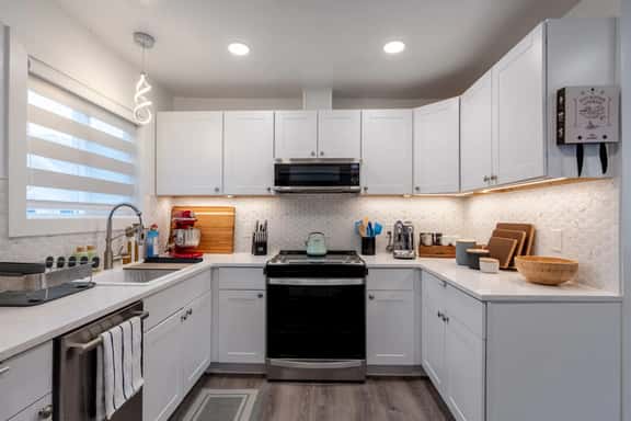 Modern Juneau 2-Bed Retreat | Fast Wi-Fi | Close to Downtown - Image 1